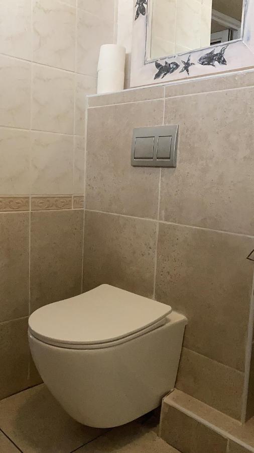 הרמנוס Brown Jug Guest House מראה חיצוני תמונה