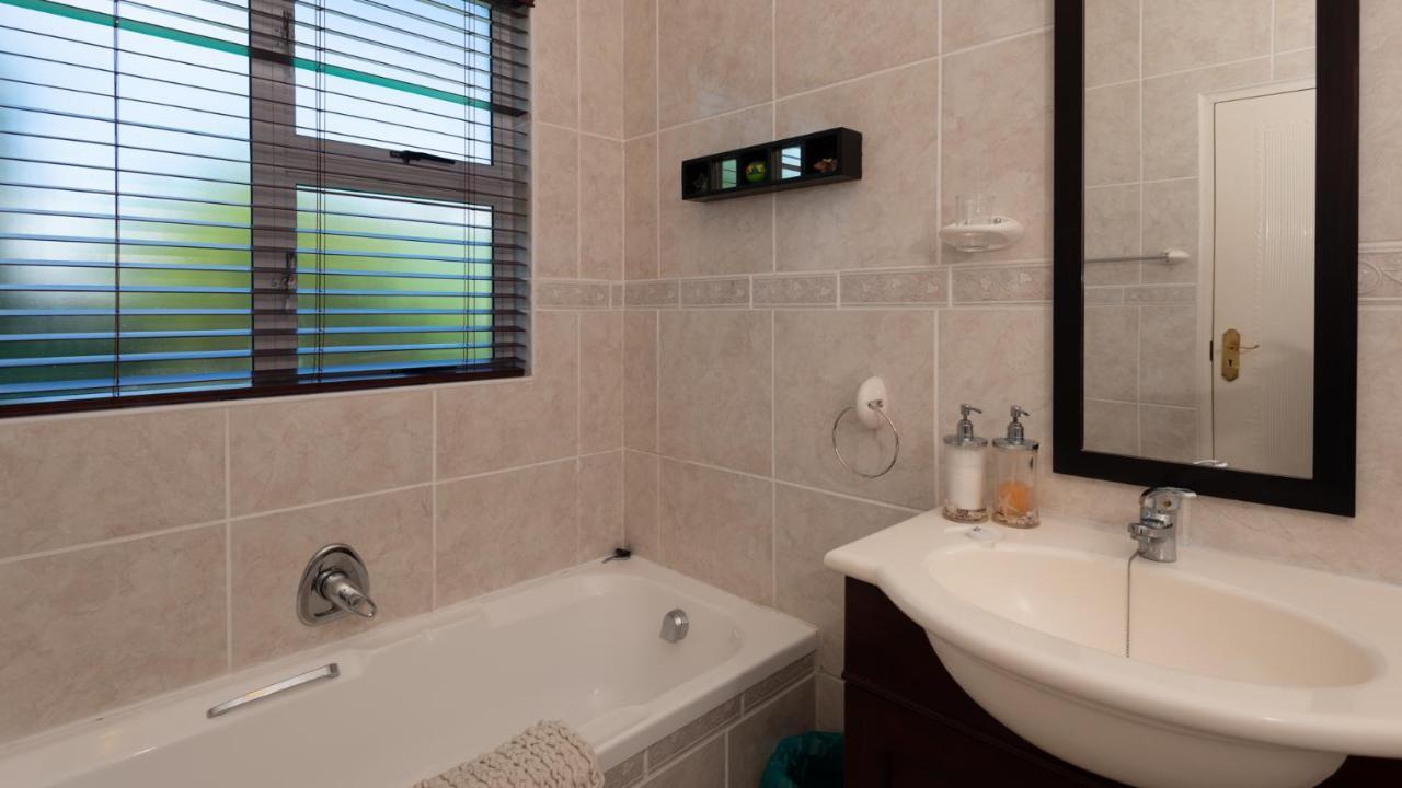 הרמנוס Brown Jug Guest House מראה חיצוני תמונה