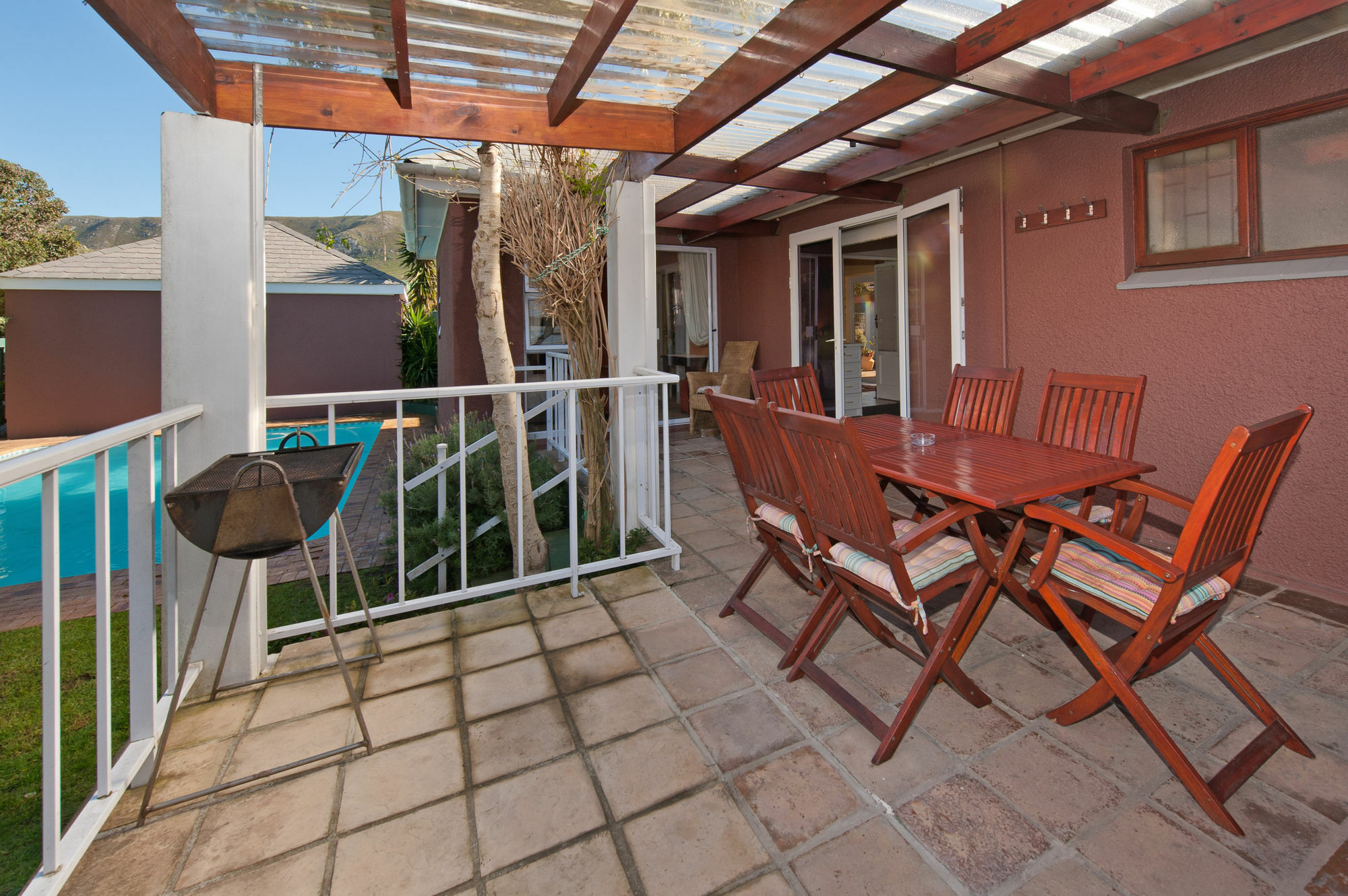 הרמנוס Brown Jug Guest House מראה חיצוני תמונה