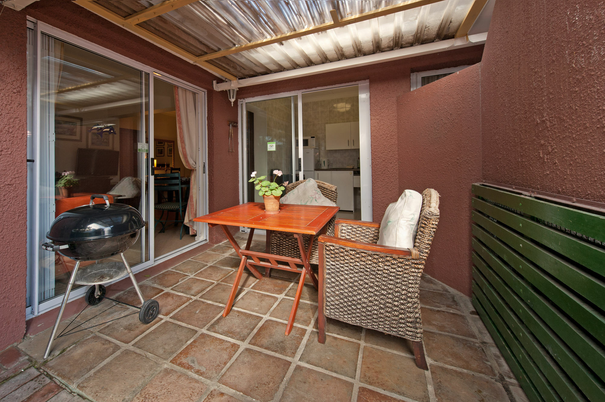 הרמנוס Brown Jug Guest House מראה חיצוני תמונה