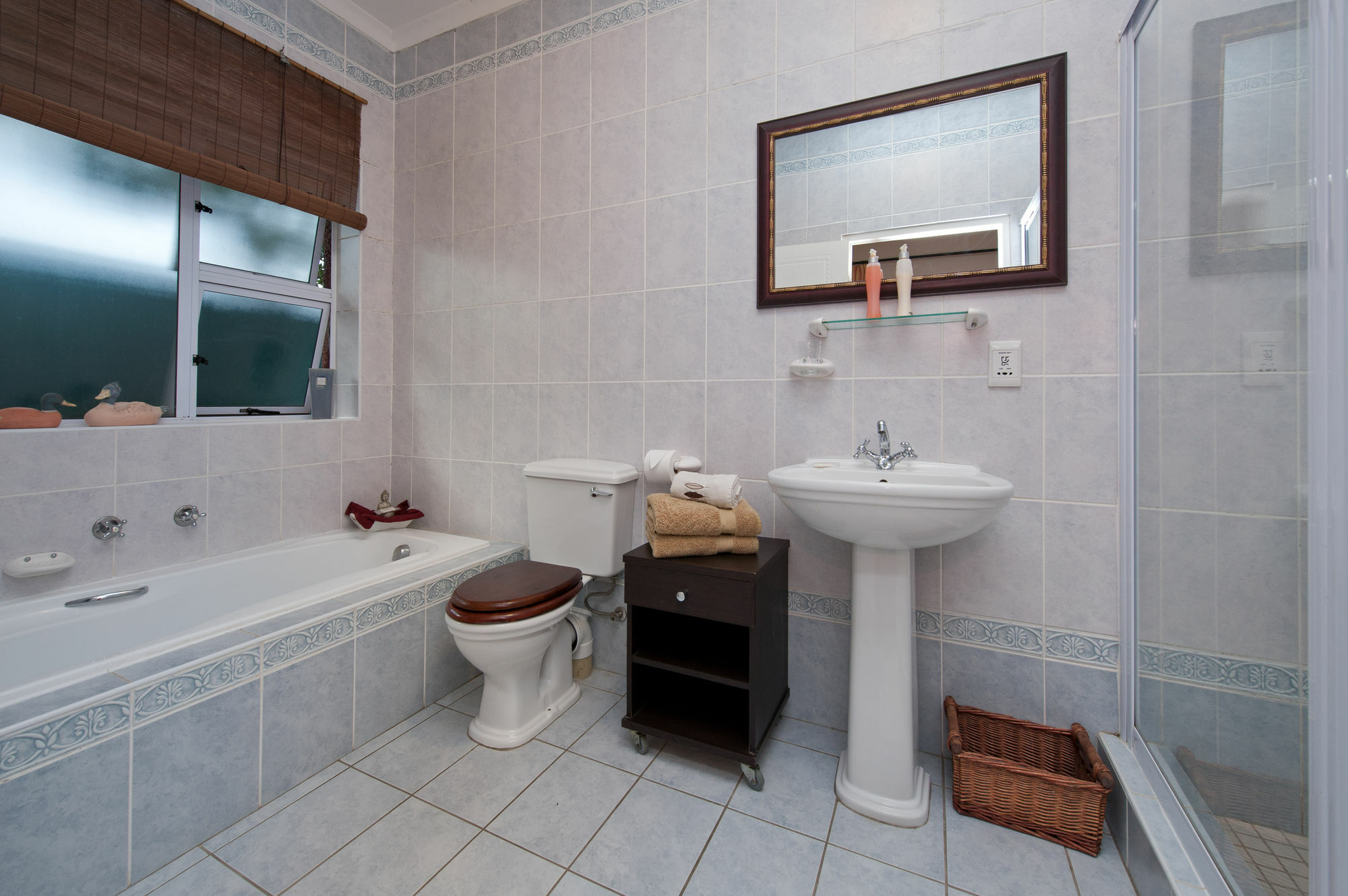 הרמנוס Brown Jug Guest House מראה חיצוני תמונה