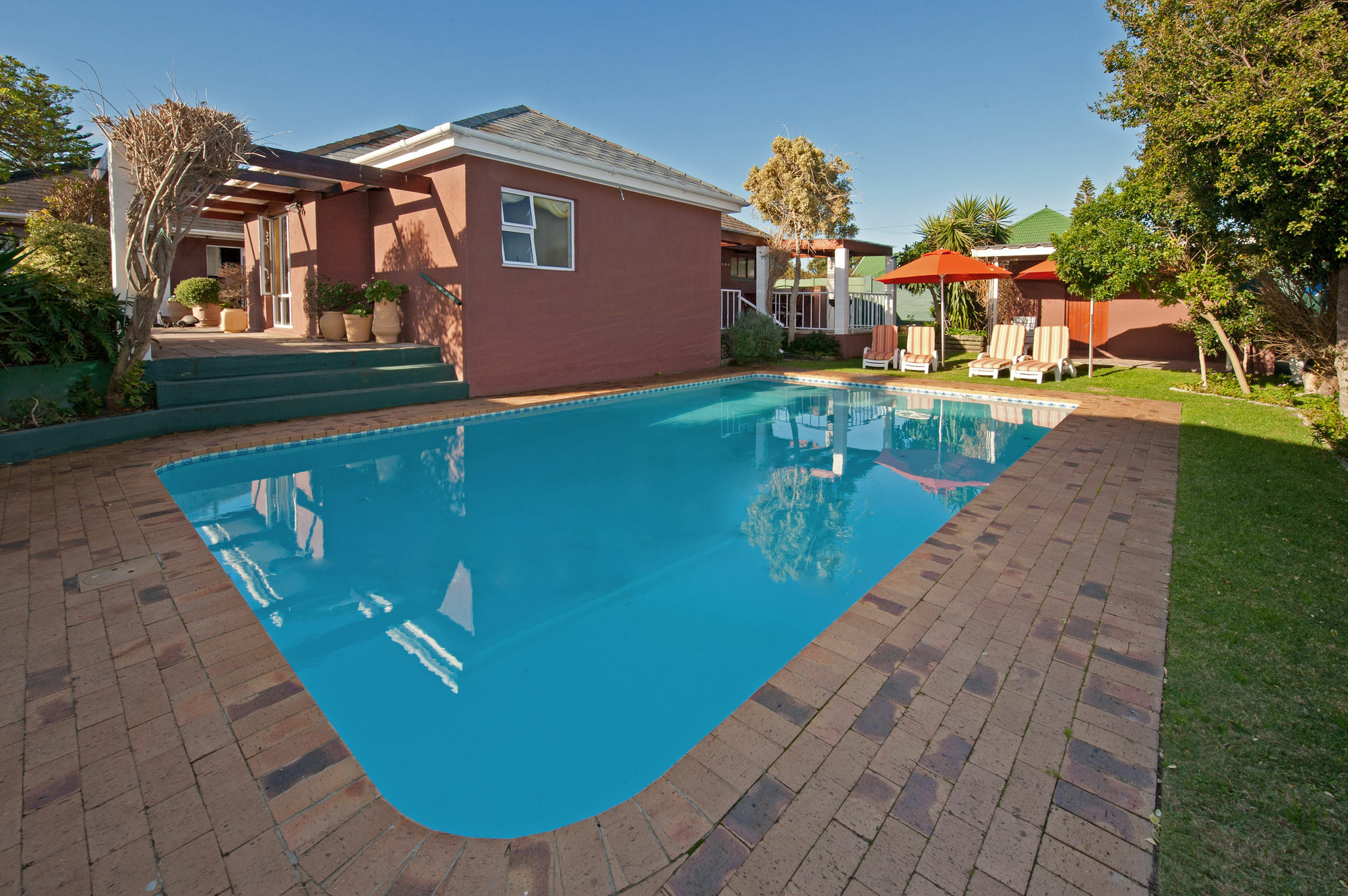 הרמנוס Brown Jug Guest House מראה חיצוני תמונה